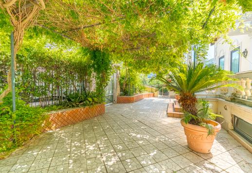 Majestic 1068 sqm property over four levels in Vico Equense, five minutes from the sea Image 7