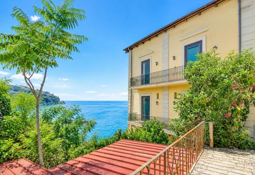 Majestic 1068 sqm property over four levels in Vico Equense, five minutes from the sea Image 4