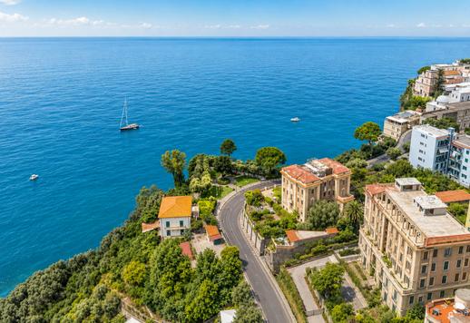 Majestic 1068 sqm property over four levels in Vico Equense, five minutes from the sea Image 2