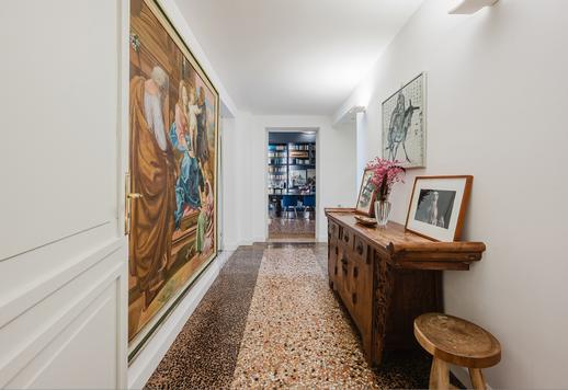 250 sqm first-floor residence with a second independent 60 sqm unit a short distance from the historic centre Image 5