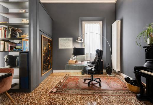 250 sqm first-floor residence with a second independent 60 sqm unit a short distance from the historic centre Image 4