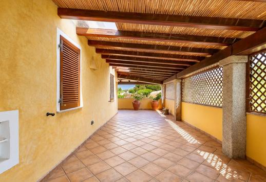 Prestigiosa propiedad de 400 m² en dos niveles en un reservado contexto residencial a pocos pasos de la playa de Rena Bianca Image 7