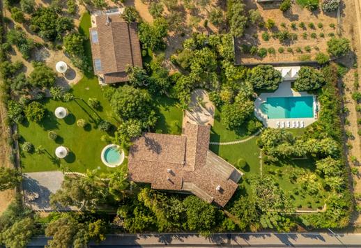 Anwesen mit über 1000 m² auf einem privaten Grundstück von 4 Hektar an der Küste von Santa Margherita di Pula Image 3