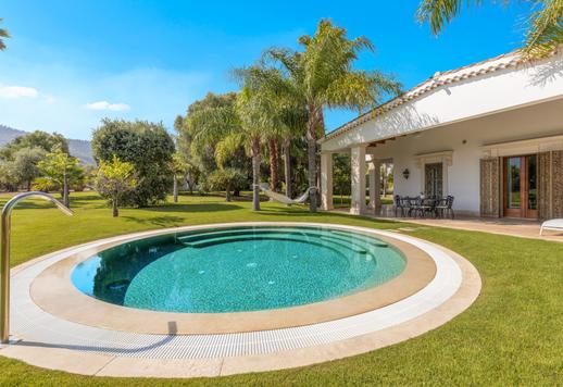 Anwesen mit über 1000 m² auf einem privaten Grundstück von 4 Hektar an der Küste von Santa Margherita di Pula Image 5