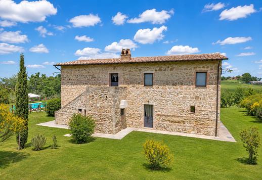 Casale di 176 mq su due livelli strutturato in due appartamenti indipendenti con camere ensuite e idromassaggio Image 8