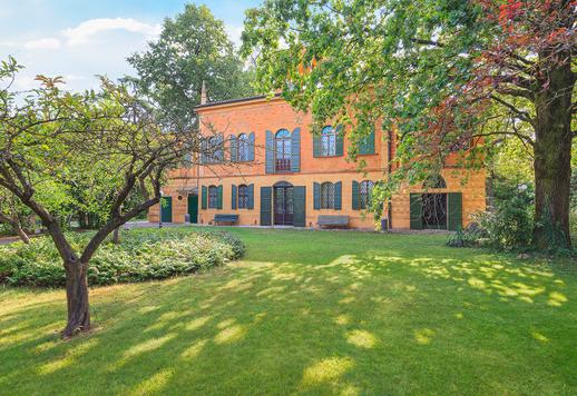 Prestigieuze historische residentie van 600 sqm over drie verdiepingen, met vijf slaapkamers en drie badkamers, verrijkt met originele fresco's. Image 6