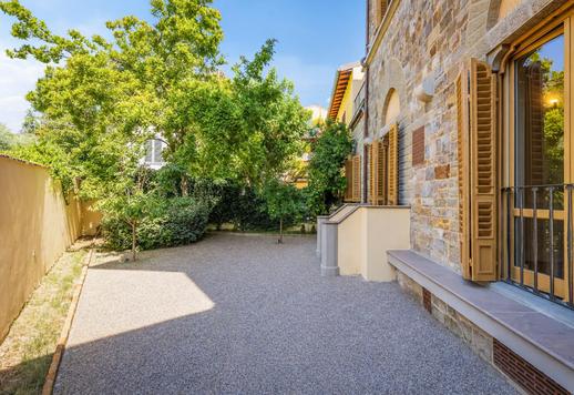 Dimora storica di 500 mq su cinque livelli serviti da ascensore interno con giardino privato di 100 mq Image 5
