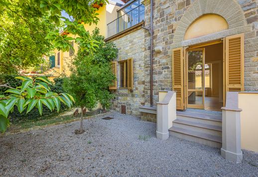 Dimora storica di 500 mq su cinque livelli serviti da ascensore interno con giardino privato di 100 mq Image 4