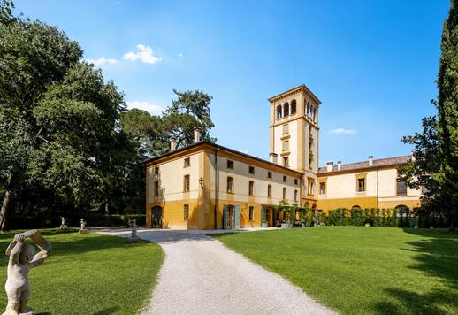 Exklusives Gebäude mit 1150 m² auf drei Ebenen aus der Restaurierung des ehemaligen Getreidespeichers der herrschaftlichen Villa Image 1