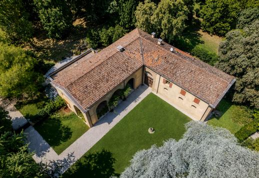 Residenz mit 850 m² auf drei Ebenen, entstanden aus der Wiederherstellung der ehemaligen adeligen Stallungen des Anwesens Image 3