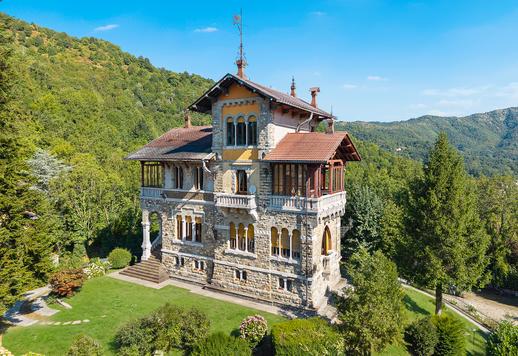 Monumentale propriété d'époque de 1550 m² au total, composée d'un château emblématique, d'une villa de maître, de deux cottages indépendants et de bâtiments annexes Image 6