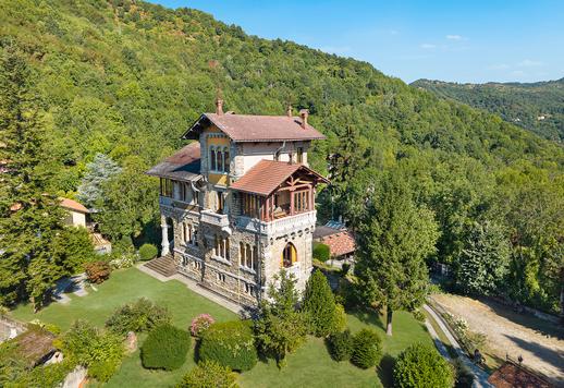 Monumentale propriété d'époque de 1550 m² au total, composée d'un château emblématique, d'une villa de maître, de deux cottages indépendants et de bâtiments annexes Image 7