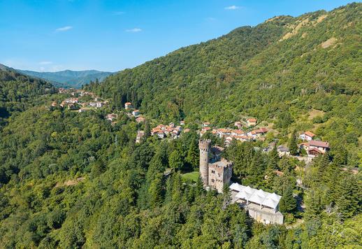 Monumentale propriété d'époque de 1550 m² au total, composée d'un château emblématique, d'une villa de maître, de deux cottages indépendants et de bâtiments annexes Image 8