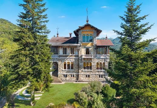 Monumentale propriété d'époque de 1550 m² au total, composée d'un château emblématique, d'une villa de maître, de deux cottages indépendants et de bâtiments annexes Image 9