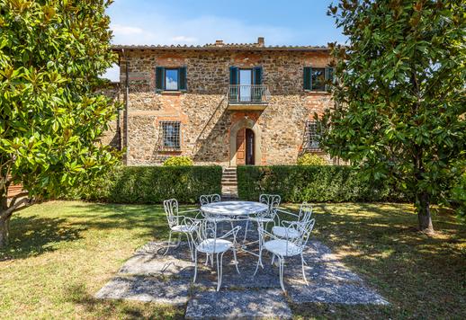Imposantes Anwesen mit 3624 m² auf zwei Ebenen, 18 Schlafzimmern und 10 Bädern in der prestigeträchtigen Hügel- und Weinlandschaft des Chianti Rufina. Image 9