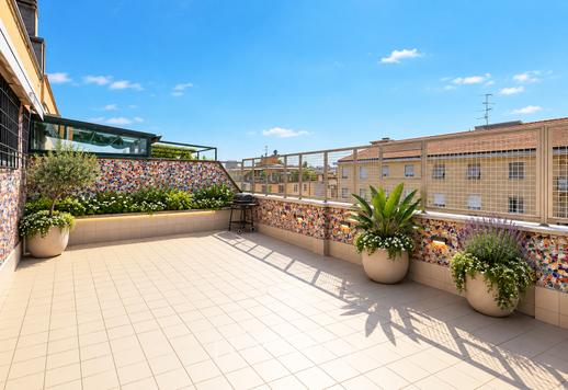 Penthouse prestigieux au dernier étage avec terrasse de 60 m², cheminée, 4 chambres et finitions de luxe, quartier Dateo - Susa - Argonne Image 3