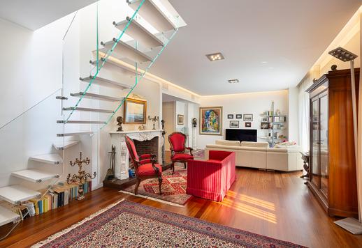 Penthouse prestigieux au dernier étage avec terrasse de 60 m², cheminée, 4 chambres et finitions de luxe, quartier Dateo - Susa - Argonne Image 1