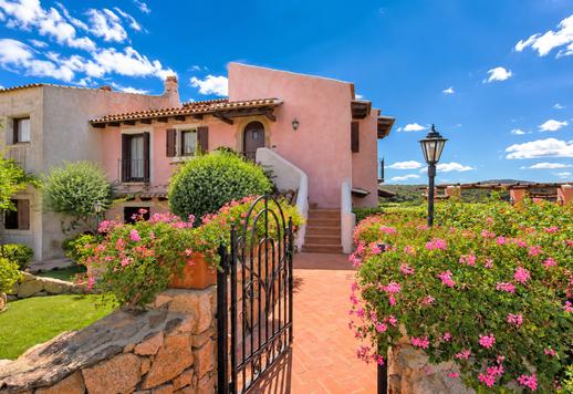 Elegante apartamento de 146 m² na prestigiada Cala del Faro, com três quartos, três casas de banho e magnífica vista sobre o Arquipélago da Maddalena Image 8
