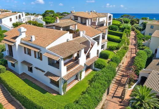 Elegante apartamento de 146 m² na prestigiada Cala del Faro, com três quartos, três casas de banho e magnífica vista sobre o Arquipélago da Maddalena Image 7