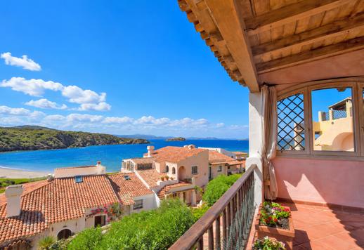 Elegante apartamento de 146 m² na prestigiada Cala del Faro, com três quartos, três casas de banho e magnífica vista sobre o Arquipélago da Maddalena Image 6