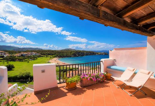 Elegante apartamento de 146 m² na prestigiada Cala del Faro, com três quartos, três casas de banho e magnífica vista sobre o Arquipélago da Maddalena Image 5
