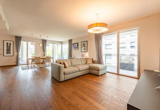 Prestigioso apartamento de 169 m² en un único nivel, con dos dormitorios y dos baños, situado en el elegante distrito de Parco Sempione en Milán. Image 1
