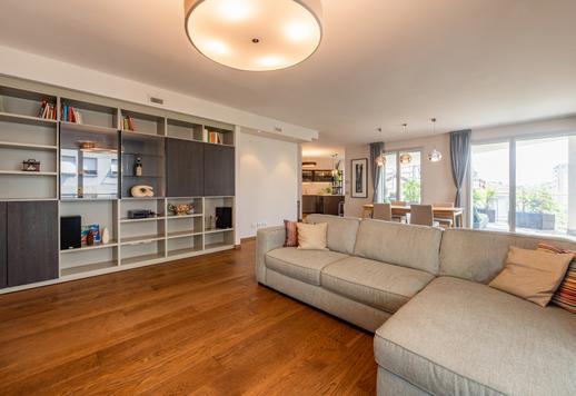 Prestigioso apartamento de 169 m² en un único nivel, con dos dormitorios y dos baños, situado en el elegante distrito de Parco Sempione en Milán. Image 3