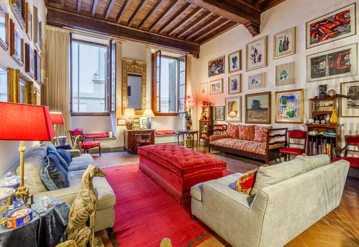 Scenografisk lägenhet på 140 m² med kassettak och ursprungliga ytskikt i toskansk terrakotta nära Via de' Tornabuoni Image 1
