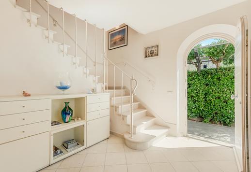 Wyrafinowana nieruchomość o powierzchni 240 m² na dwóch poziomach, z niezależną dépendance, w cenionej zielonej i spokojnej części Forte dei Marmi. Image 6