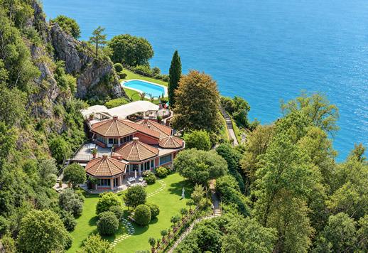 Exclusive 478 sqm historic octagonal residence set on the panoramic cliff of Ispra Image 5