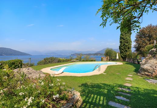 Exclusive 478 sqm historic octagonal residence set on the panoramic cliff of Ispra Image 6