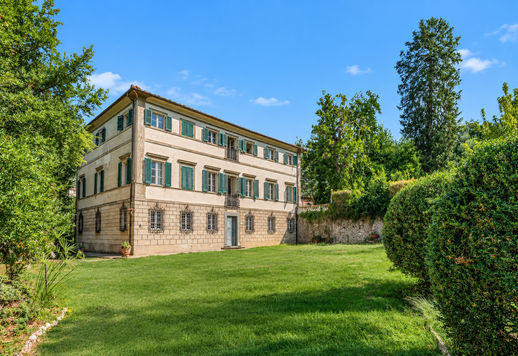 Prestigiosa residenza d'epoca di 569 mq disposta su tre livelli, con sette camere e cinque bagni, situata nella quiete collinare di Pieve di Camaiore Image 5