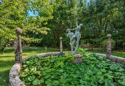 Prestigiosa residenza d'epoca di 569 mq disposta su tre livelli, con sette camere e cinque bagni, situata nella quiete collinare di Pieve di Camaiore Image 8