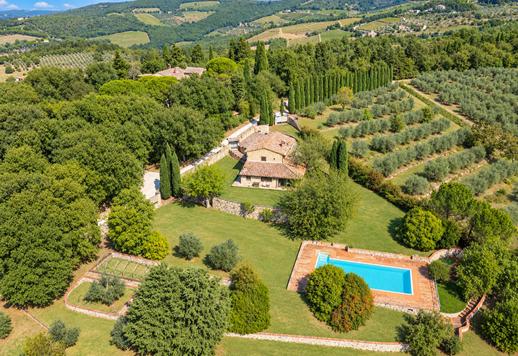 Propriedade de 1877 m² distribuídos por cinco edifícios em cerca de 80 hectares numa das localizações mais prestigiadas do Chianti Classico Image 4