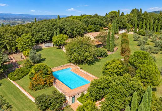 Propriedade de 1877 m² distribuídos por cinco edifícios em cerca de 80 hectares numa das localizações mais prestigiadas do Chianti Classico Image 6