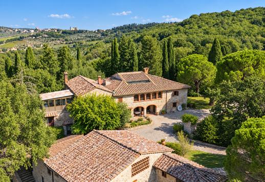 Propriedade de 1877 m² distribuídos por cinco edifícios em cerca de 80 hectares numa das localizações mais prestigiadas do Chianti Classico Image 2