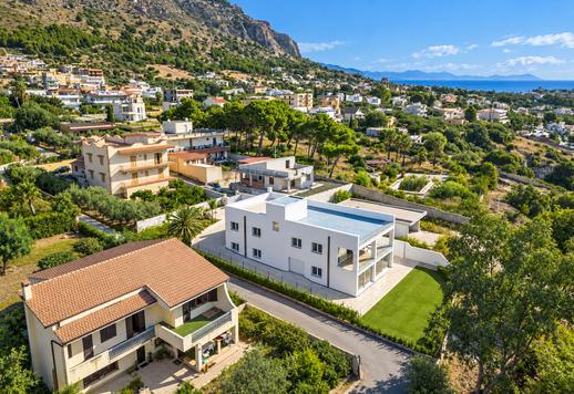 Residenza che si sviluppa su 684 mq con vista mare a 180 gradi sul Canale di Sicilia Image 5