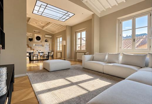 Élégante demeure de 161 m² sur deux niveaux dans un immeuble d'époque finement rénové à quelques pas de Santo Spirito Image 1