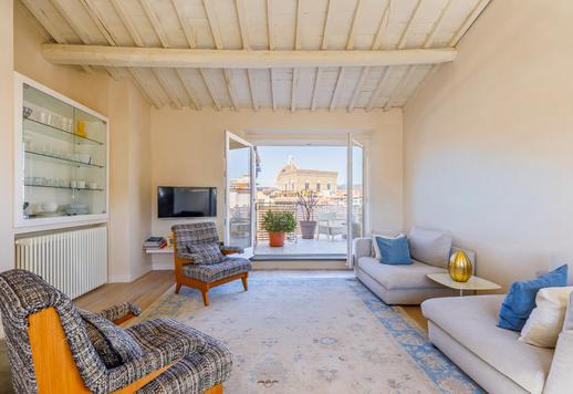 12. yüzyıldan kalma tarihî bir palazzonun son iki katında, prestijli tarihî merkezde 160 m² daire Image 6