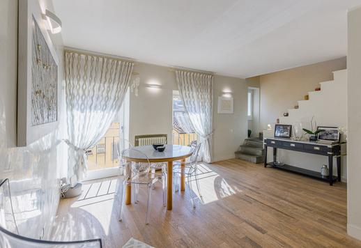 12. yüzyıldan kalma tarihî bir palazzonun son iki katında, prestijli tarihî merkezde 160 m² daire Image 9