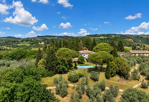 Complex of 1000 sqm across four buildings, with a period villa and annexe in the rural setting of Certaldo Image 2