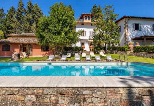 Complex of 1000 sqm across four buildings, with a period villa and annexe in the rural setting of Certaldo Image 7