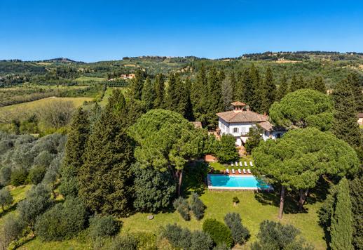 Complex of 1000 sqm across four buildings, with a period villa and annexe in the rural setting of Certaldo Image 1
