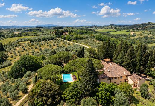 Complex of 1000 sqm across four buildings, with a period villa and annexe in the rural setting of Certaldo Image 3