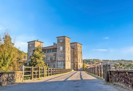 Slott til salgs i Massa Carrara, Toscana Image 1