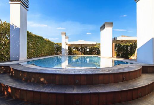 Fine estate with panoramic pool in Milan Image 5
