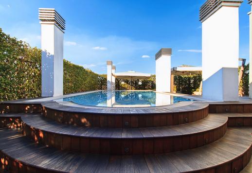 Fine estate with panoramic pool in Milan Image 6